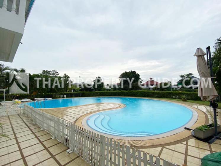 House with Private Pool in Bangnatrad 